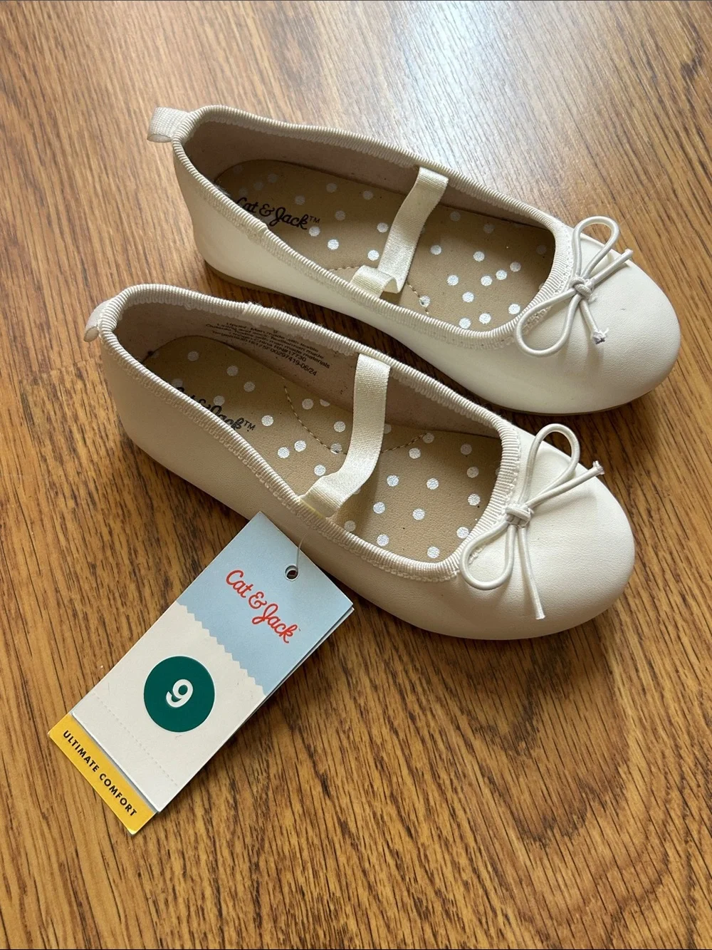 NWOT Cat & Jack Nora Flats